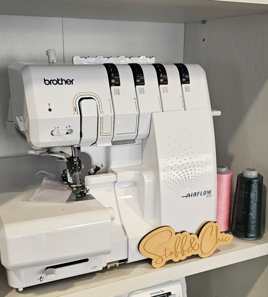 Brother Airflow 3000 Overlock Gewinn bei Stoff&Chic in Klagenfurt.
Der Näh-Ideenwettbewerb von Stoff&Chic in Klagenfurt – Teilnahme online oder direkt im Geschäft.