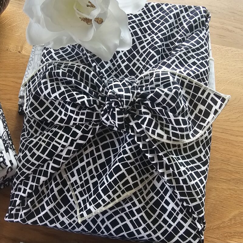 Noir&Blanc FuroChici-Kollektion von Stoff&Chic produziert in KLagenfurt