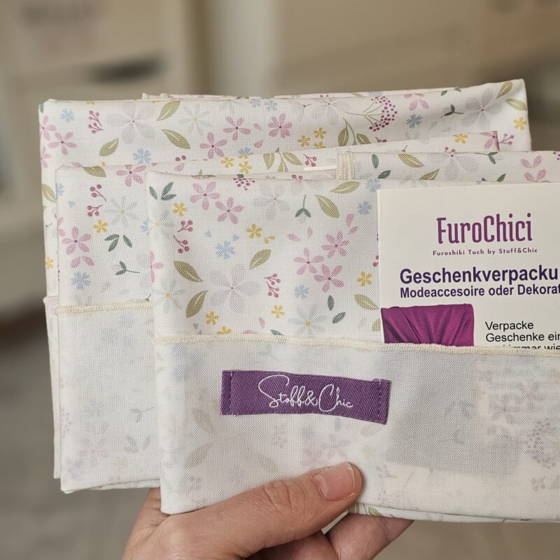Bloom - Furoshiki-Tücher mit floralem Muster bei Stoff&Chic in Klagenfurt